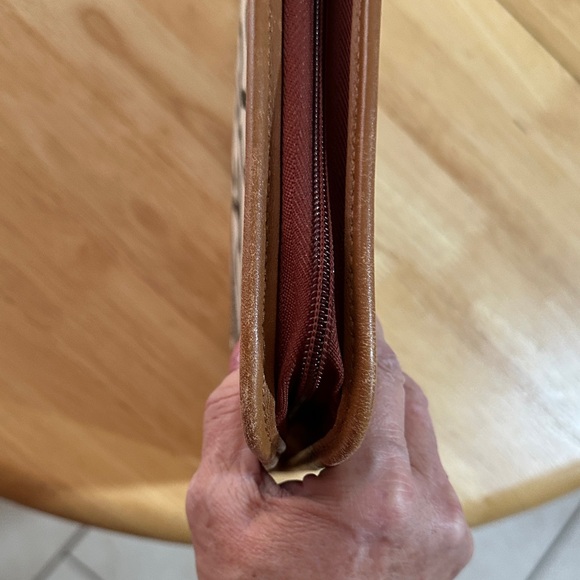 Tous NWT File Folder Black and White Artistic File Folder with Brown Trim - Picture 6 of 10